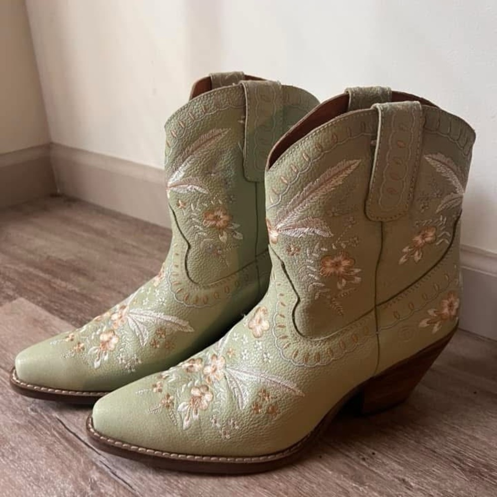 Dingo Green Heeled Boots with Floral Embroidery